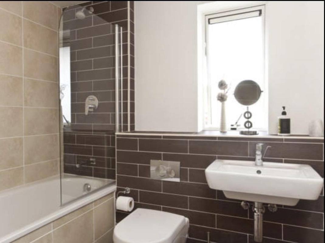 Churchill Two Bedroom Apartments With Free Parking And The Minster View York Exterior foto