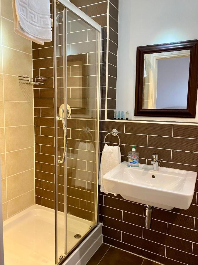 Churchill Two Bedroom Apartments With Free Parking And The Minster View York Exterior foto