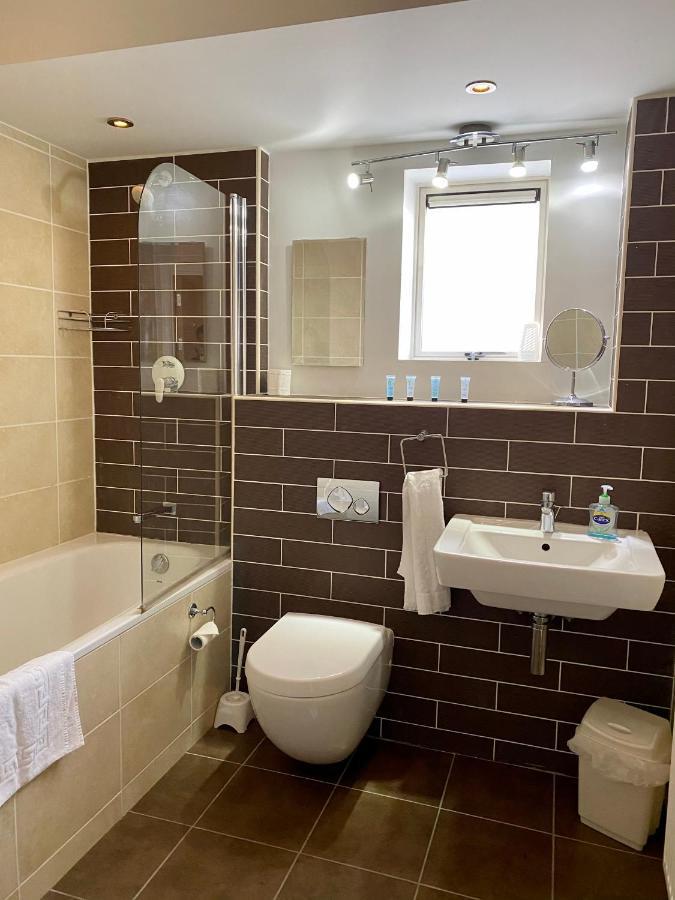 Churchill Two Bedroom Apartments With Free Parking And The Minster View York Exterior foto